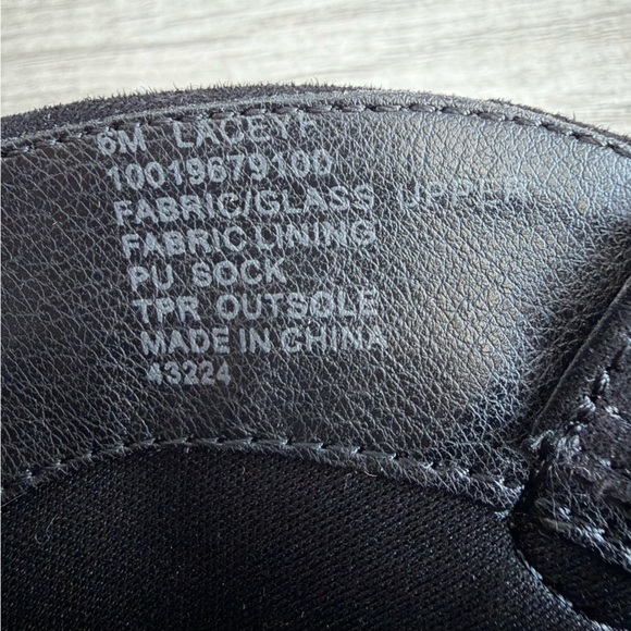 Wild Pair Women’s Black Lacey Floral Bling Booties Size 6 - Picture 9 of 11